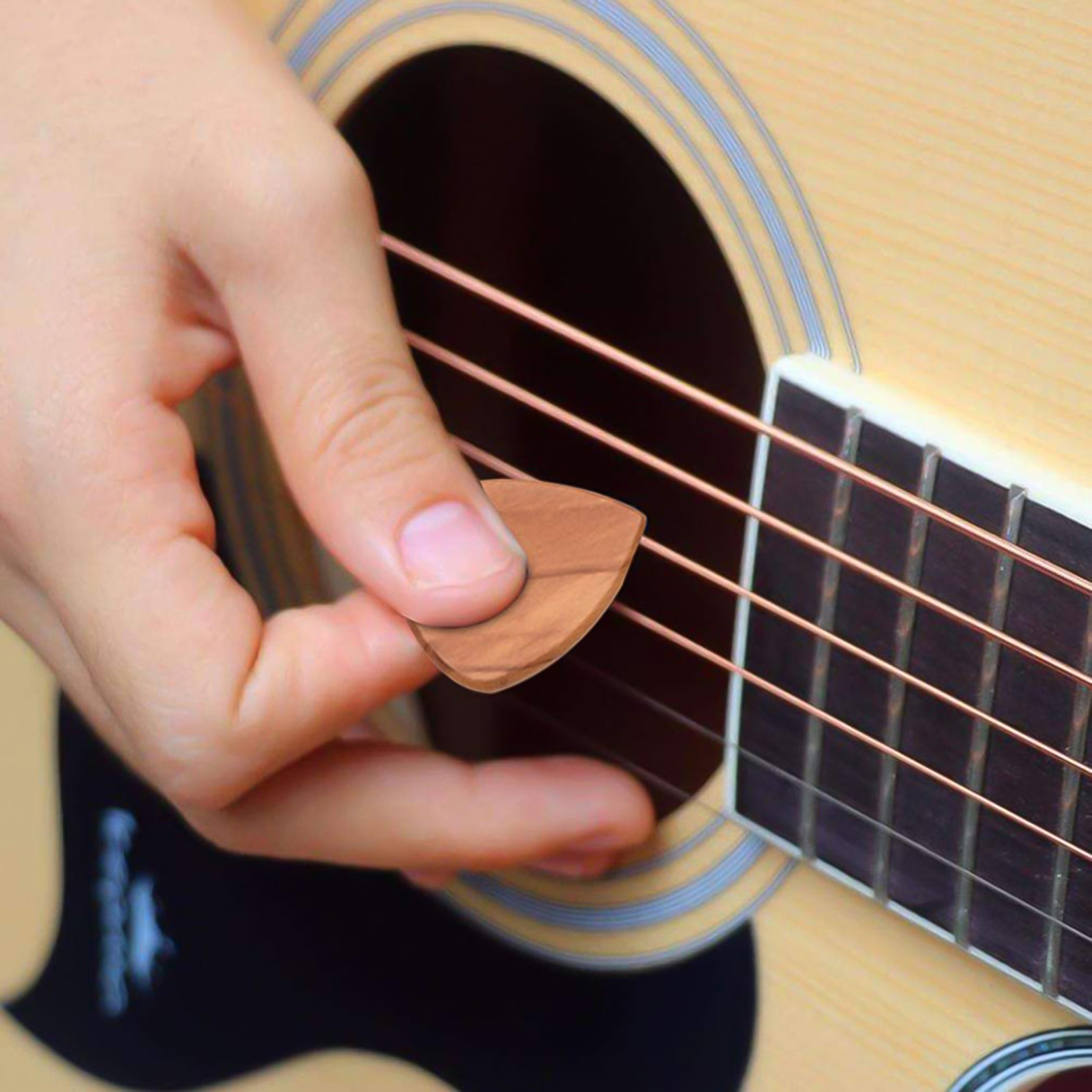 Description Picture 3 of itemPortable Solid Wood Acoustic Guitar Pick Wooden Storage Box Electric Bass Plectrum Mediator Musical Instrument Guitar Accessory