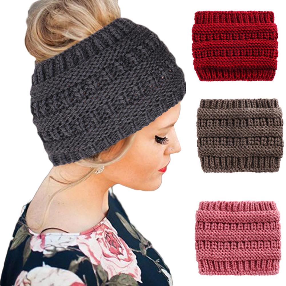 knit hat with ponytail hole