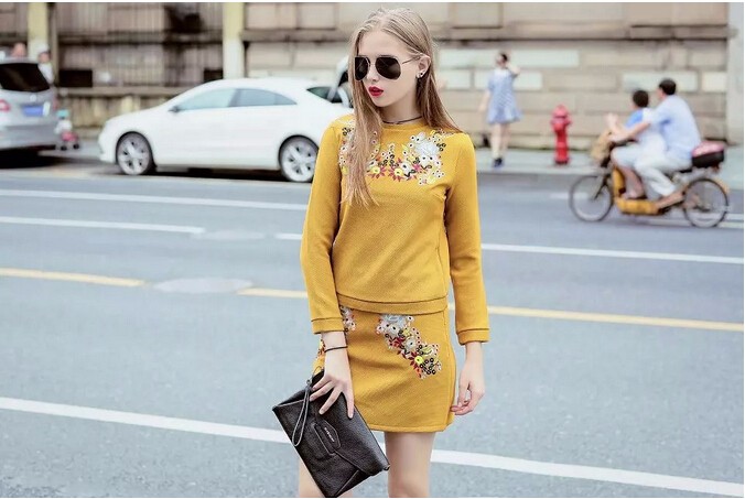 2015 Autumn new women\'s o-neck sweater embroidered flowers skirt suit ladies fashionable suits branded free shipping (1)