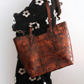 High Quality Genuine Leather Handmade Vintage Women Single One Shoulder Bag Engraving Flower Embossed Design Ladies