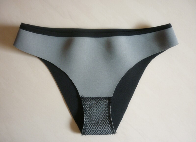 2007 swimwear gray.3