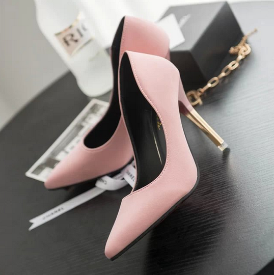 red bottom high heels designer