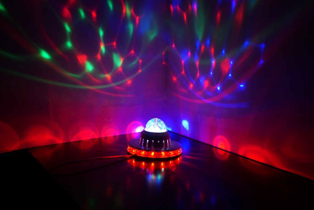 2014-Crystal-Moving-Head-RGB-Color-Auto-Rotating-Changing-UFO-Sunflower-LED-Light-Home-Party-Stage (3)