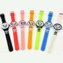 2015 recién llegado de la venta caliente de moda lindo Panda de la historieta reloj de cuarzo niños impermeables relojes niño ocasional muñeca
