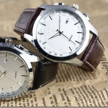 Envío gratis, el nuevo 2013 muchachos de moda mesa de la correa con calendario reloj de cuarzo hombre edición de han de la moda de negocios relojes