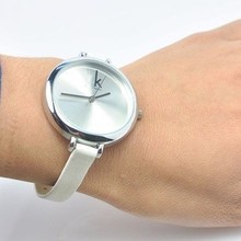2014 nuevas mujeres relojes vestido con diamantes de imitación Dial Lidies reloj Casual con logotipo de la marca