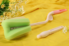 Rotating bottle brush sponge