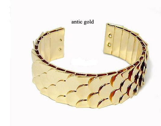 Gepersonaliseerde-punk-stijl-goud-zilver-kleur-metalen-vis-vlok-schaal-ontwerp-brede-armband-manchet-armbanden-mode.jpg (534×419)