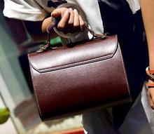 2015 new Promotions PU shoulder handbags Carved fashion styling packet British retro small messenger bag Free