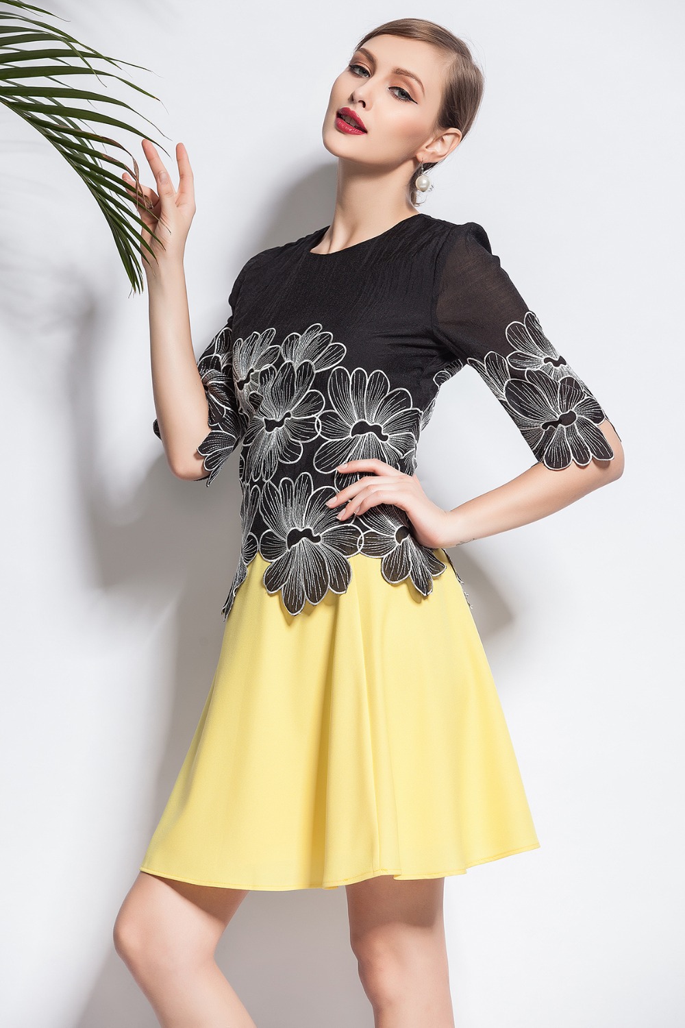 http://g03.a.alicdn.com/kf/HTB1D.oDHVXXXXbPXFXXq6xXFXXX1/2015-Summer-European-Fashion-Women-s-Elegant-Printed-Flowers-Half-Sleeve-Top-Pure-Color-Short-Skirt.jpg