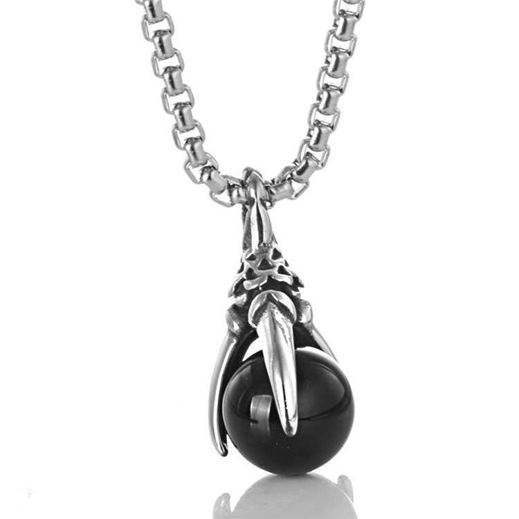 collier argent avec pendentif noir collier argent avec pendentif noir