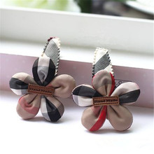 Happy 2 pcs/lot High Qulity Cloth Floral Headwear British Plaid Hair Clips Boutique Barrettes Gift for Lovely Girls