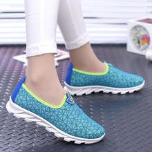 2016 Fashion Women Soprt Shoes Breathable Mesh Walking Super Light Casual Summer Women Slip On Flat Beach Shoes Plus Size 35-40