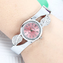 2015 nueva muchacha mujer reloj pulsera analógico brotes de hoja Rhinestone correa brazalete para mujer ronda Cuff reloj de cuarzo envío gratis