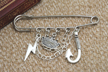 12pcs Shakespeare inspired King Lear themed charm with chain kilt pin brooch (50mm)