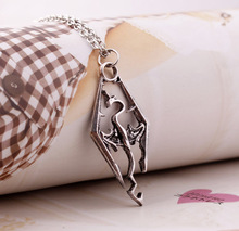 Hot sale Fashion Accessories Silver Elder Scrolls Skyrim pterosaur pendant necklace for men women vintage Jewelry