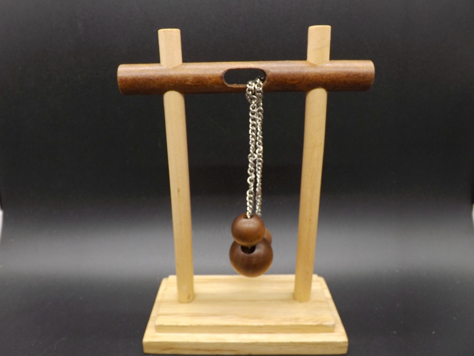 Magic Tricks Chain Rope Puzzle IQ Test Brain Teaser Wooden String