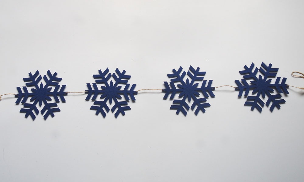 new arrivals very excellent a string of 4pcs 13 13cm snowflakes 91cm long