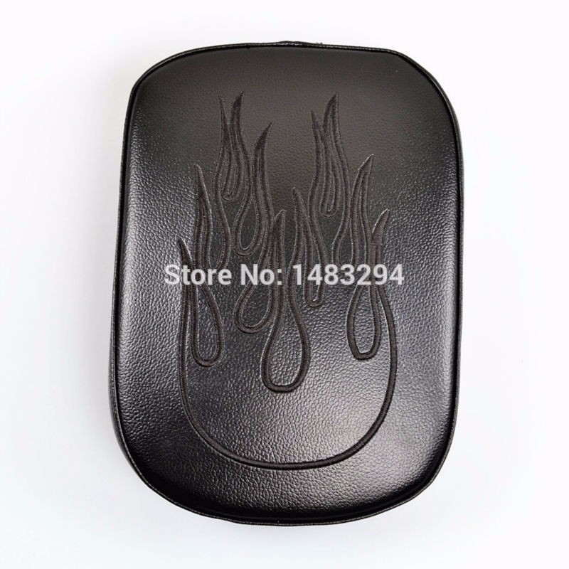 Big-Flame-Suction-Seat-Pillion-Pad-Rear-Passenger-Seat-For-Motorcycles-Universal-Fit-8-Suction-Cups (1)