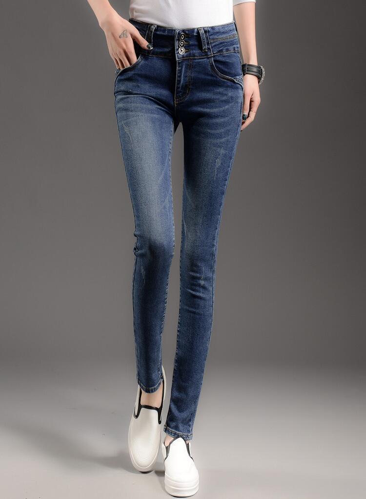 Latest jeans for women Latest Jeans for Women Fashion: Now, the clothes like jeans wear are not only socially accepted but are also very popular among girls and teenagers. Latest Jeans trend for girls have been amazing and liked by many girls. These jeans and denim are worn with t-shirts, dress shirts, kurti’s, lose short shirts and fancy tops as well.