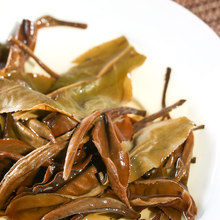 Chinese Yunnan Moonlight white Pu Er Puer RAW tea health tea sweet black and white 100g