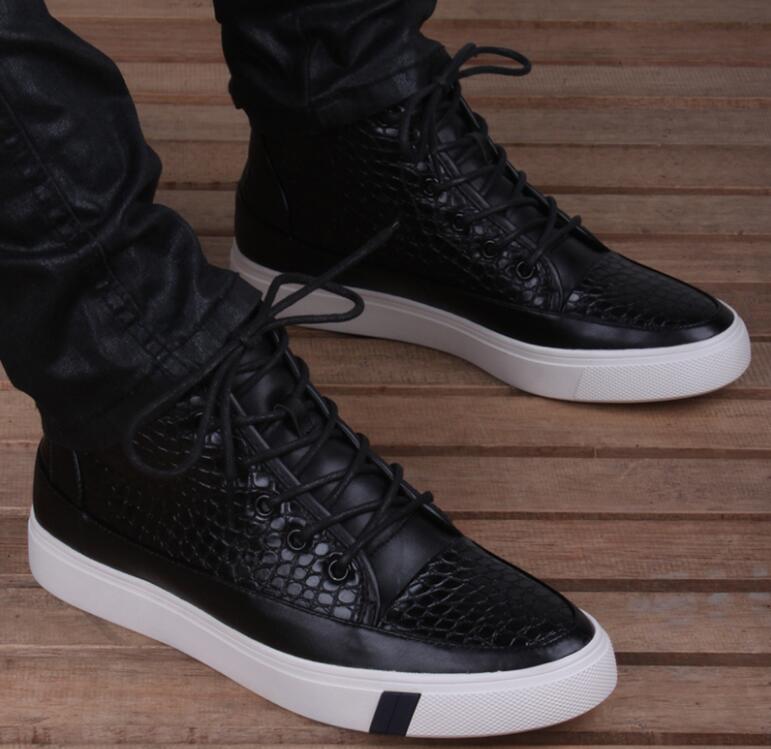 Weiße schuhe herren Herren Stiefel und Boots sind echte Allrounder, die immer und überall getragen werden können. Da es sich meistens um Lederboots handelt, kann es vorkommen, dass die Schuhe quietschen. Da es sich meistens um Lederboots handelt, kann es vorkommen, dass die Schuhe quietschen.