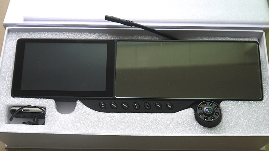      GPS , bluetooth-  720 P HD DVR ( 5  HD   )