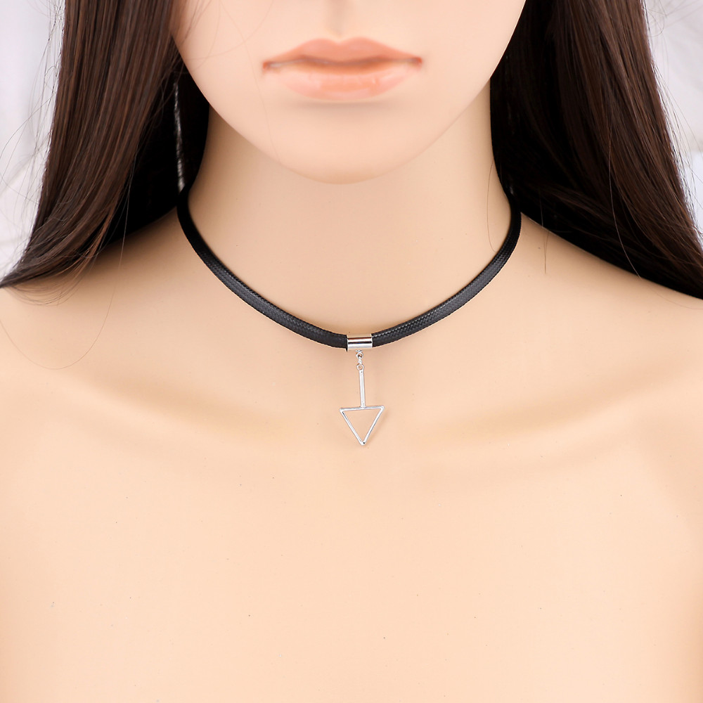 Black Leater Triangle Choker Necklace for Women Party Gifts