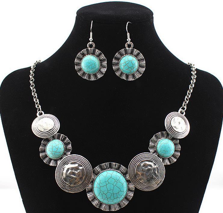 http://g03.a.alicdn.com/kf/HTB1NjWAHFXXXXaGapXXq6xXFXXXS/-2015-nuova-collana-di-modo-per-le-donne-argento-antico-rotonda-naturale-guscio-di-noce.jpg