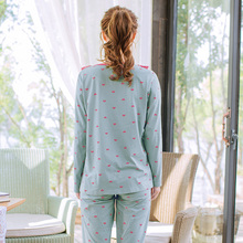 Song Riel mall with models sweet heart shaped male Ms comfortable long sleeved pajamas couple home
