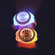 Fashion Korea Style Woman Man Luminous LED Watches Silicone Rubber Quartz Watches Waterproof Bracelet Wristwatch Casual
