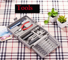 High quality household hand tools contain a set of screwdrivers which are made of carbon steel and a tool case contains 72pcs.