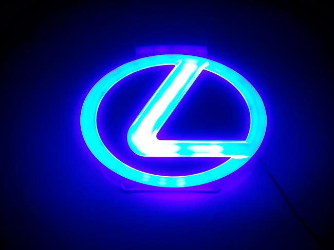    4 D     logo  Lexus       