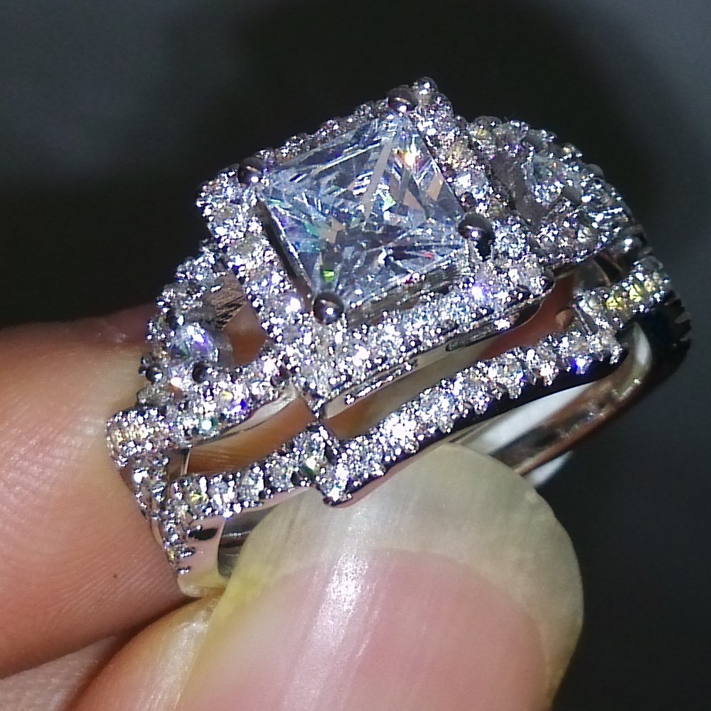 Серебряное кольцо с квадратным камнем
