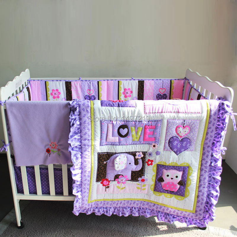 PH022 purple color baby bedding set in cot (3)