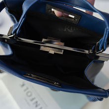 new winter 2016 European Grand Prix handbags fashion hand knitting kitten spin lock bag Shoulder Messenger