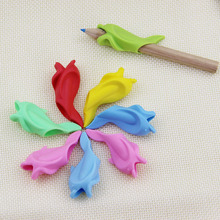 Random Color Baby Children Students Stationery Pencil Holding Practise Device for Correcting Pen Holder Postures Grip 1pcs