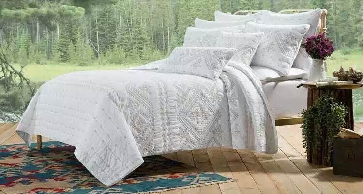 King Size 100 cotton White Artisan De Luxe bedding quilt