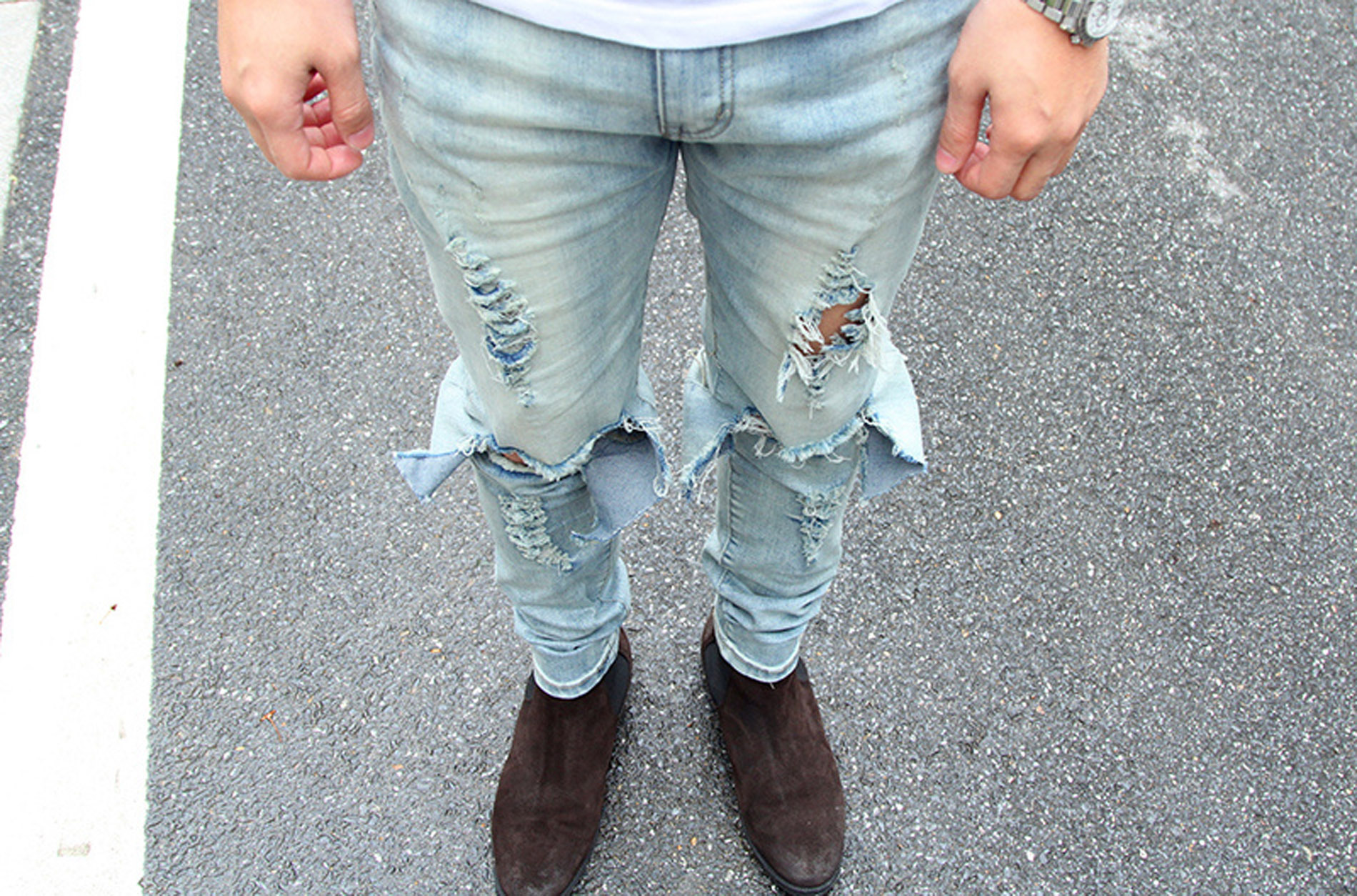Порванные джинсы