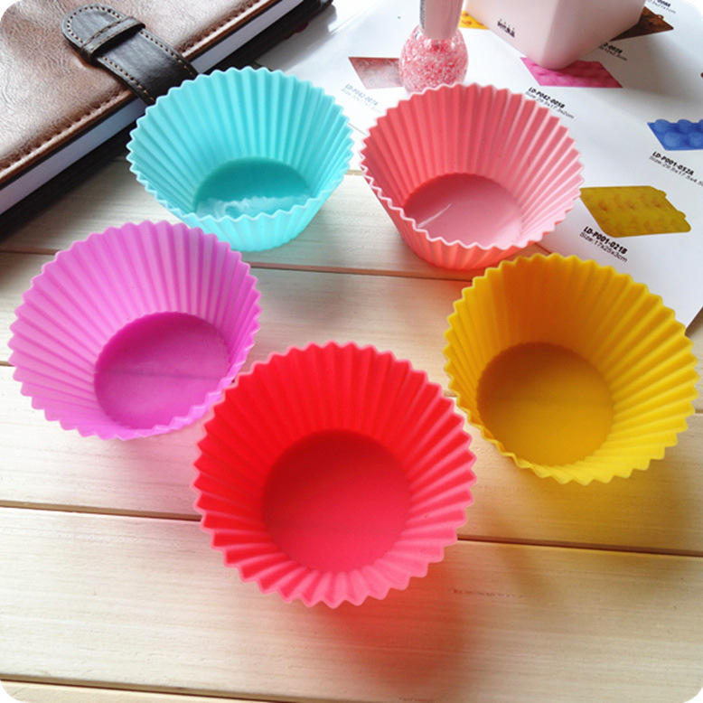 Color send randomly  8pcs Soft Silicone Round Cake Muffin Chocolate Cupcake Liner Baking Cup Mold