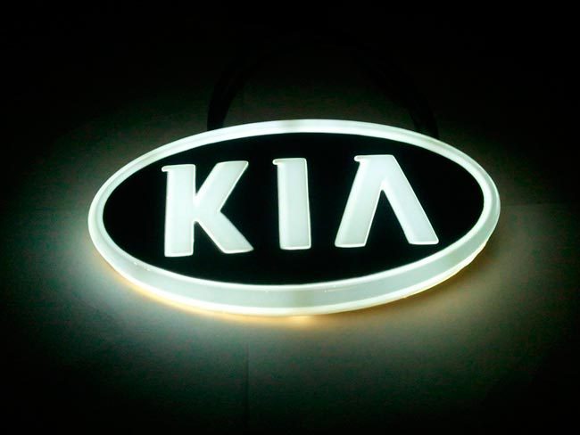    4 D     logo  Kia       