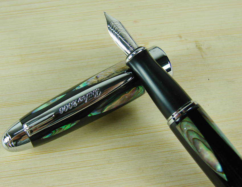 DUKE Legendary luminous pearl Fountain Pen 14K Gold Green Sea Shell