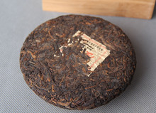 Two Special Shipping Network Low Tea Cake Seven Golden Bud And Pure Alcohol Palace Pu er