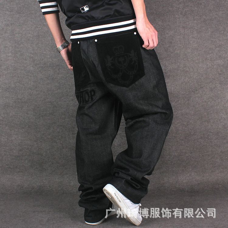 black baggy jeans outfit men