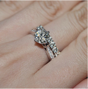 Engagement ring 0 7 carat