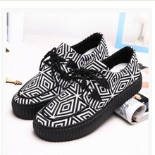 New Design Casual Graffiti Painted Women Sneakers Platform Elevator Shoes Fashion Personality Lace Up Low Top