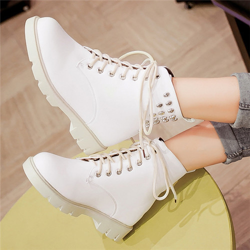 http://g03.a.alicdn.com/kf/HTB1clUQHFXXXXXvXpXXq6xXFXXX4/Terbaru-musim-gugur-wanita-sepatu-bot-sepeda-motor-Round-Toe-Ankle-boots-Perempuan-renda-up-persegi.jpg