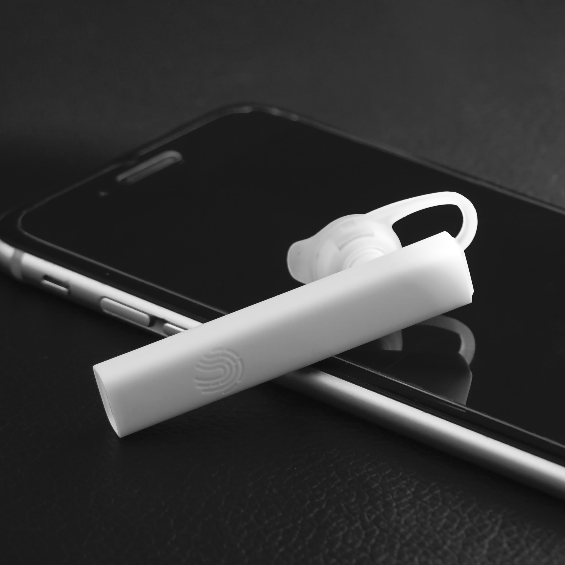 Беспроводная bluetooth гарнитура наушники вкладыши с крючком Bluetooth микрофоном для