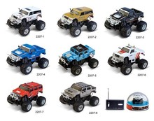 Скоростной игрушечный мини автомобиль RC масштаб 1:58 Неподвижный внедорожник Hummer с огромной основой с передними и задними фарами с амортизацией Лучший рождественский подарок для детей