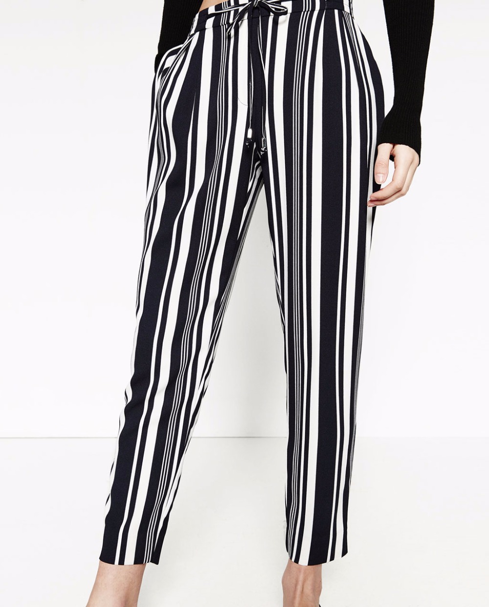 Women's Midnight Pirate Costume Traditionally designed chef trousers by Chef Works for men and women are Easyfit pants (M), in a black and white striped pattern, for all day comfort in the kitchen.